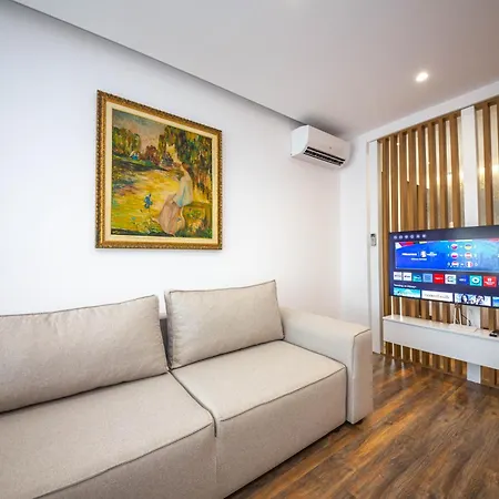 Downtown Boutique Apartmán Tirana