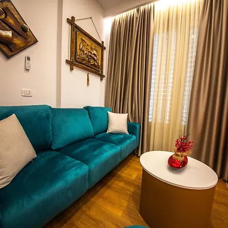 Downtown Boutique * Τίρανα