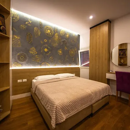 Downtown Boutique * Tiran