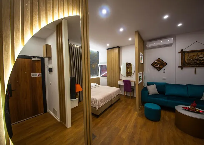 Downtown Boutique تيرانا